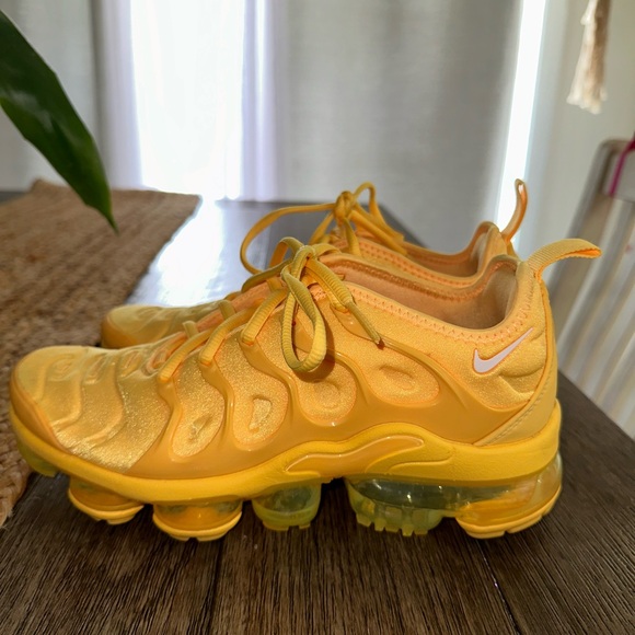 Wmns Air VaporMax Plus - Picture 3 of 5
